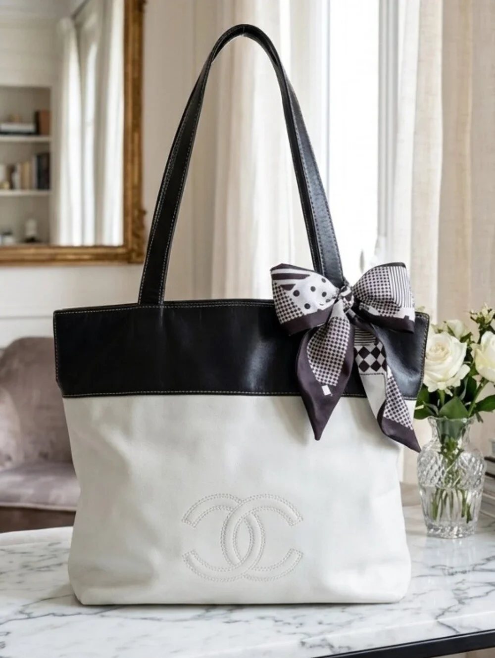Chanel Vintage  Black & White Lambskin CC Shopper Tote 1997-1999 ✨️💕